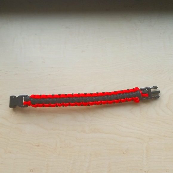 Hand made Paracord bracelet. - Picture 1 of 4